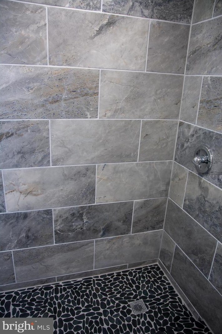 11 Tall Pine Ln, Levittown PA  19054-2201 exterior