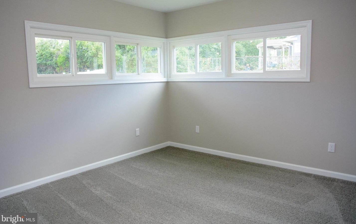 11 Tall Pine Ln, Levittown PA  19054-2201 exterior