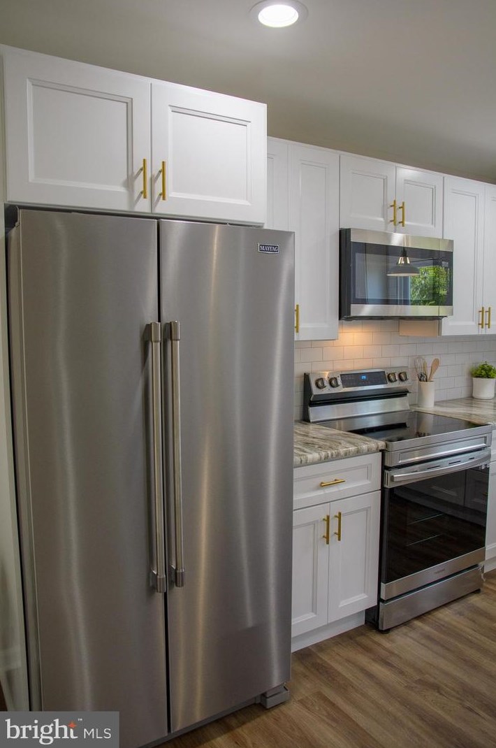 11 Tall Pine Ln, Levittown PA  19054-2201 exterior