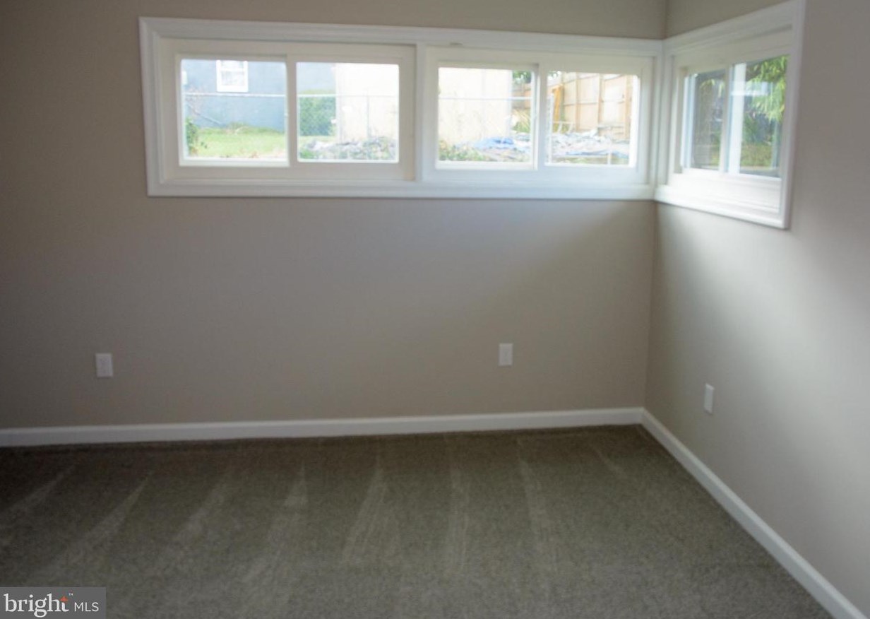 11 Tall Pine Ln, Levittown PA  19054-2201 exterior