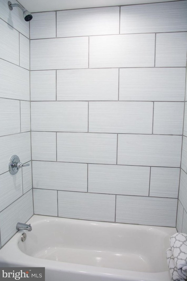 11 Tall Pine Ln, Levittown PA  19054-2201 exterior