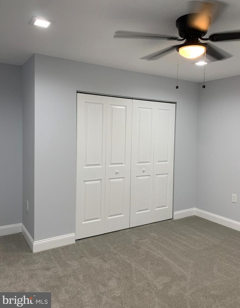 9 Edgewood Ln, Levittown PA  19054-3211 exterior