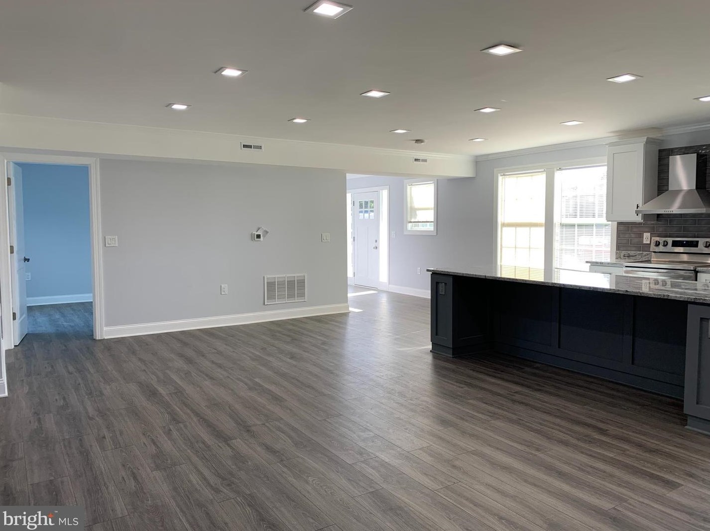 9 Edgewood Ln, Levittown PA  19054-3211 exterior