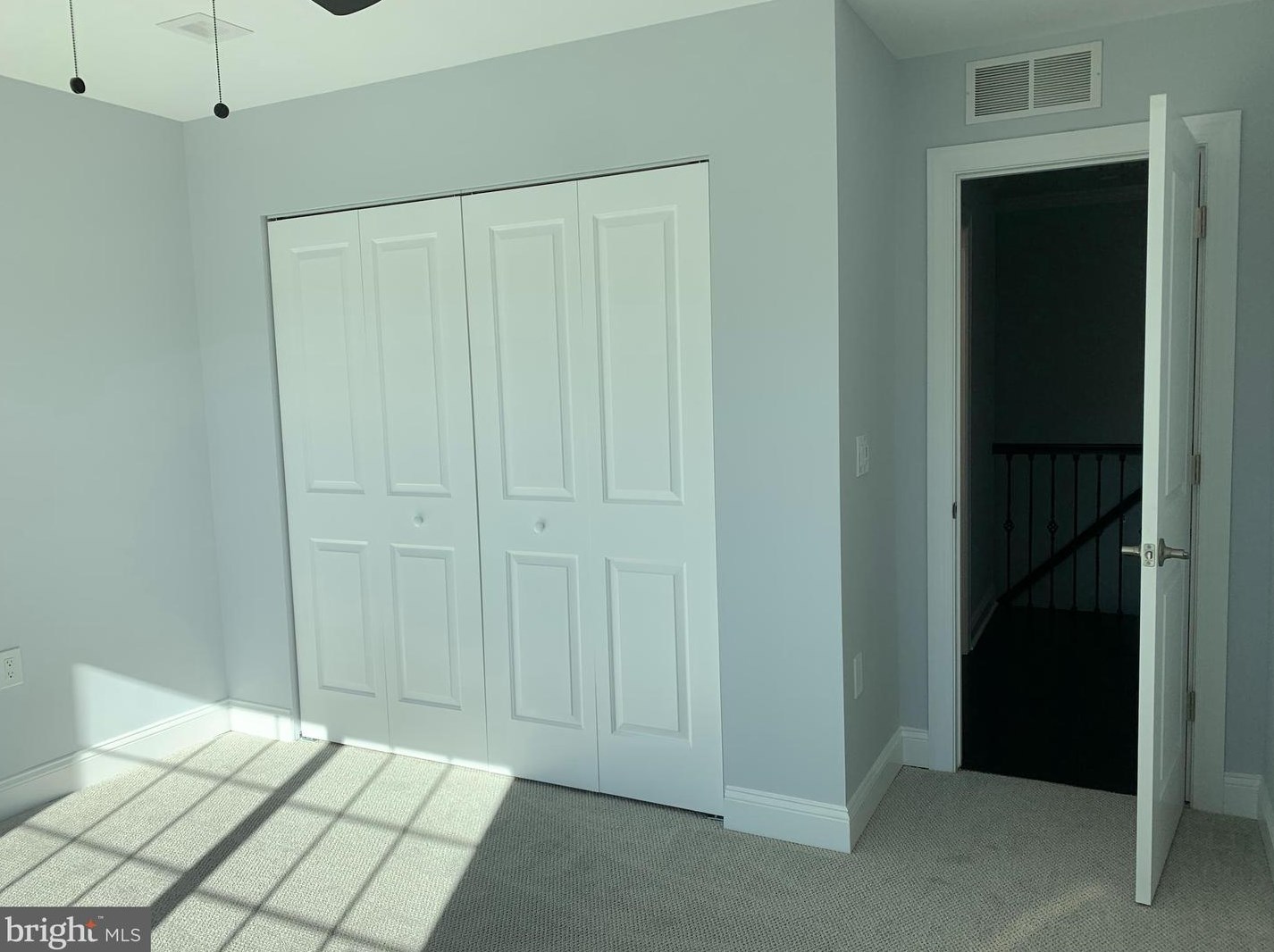 9 Edgewood Ln, Levittown PA  19054-3211 exterior