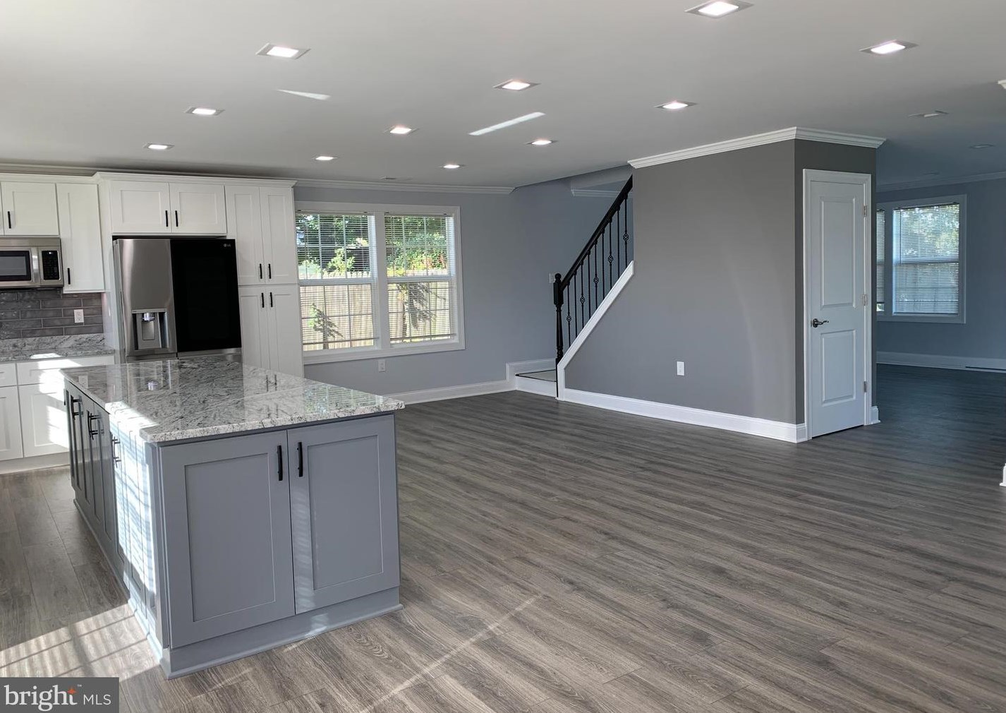 9 Edgewood Ln, Levittown PA  19054-3211 exterior