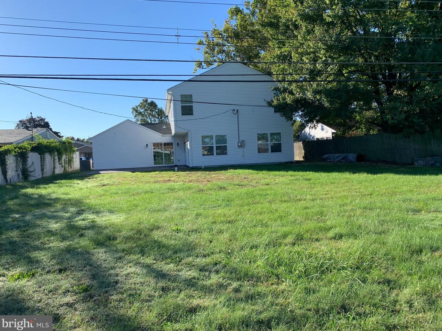 9 Edgewood Ln, Levittown PA  19054-3211 exterior