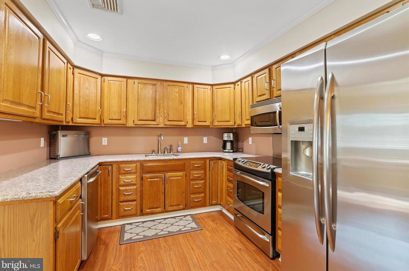 6 Quarter Turn, Levittown PA 19057-1935 exterior