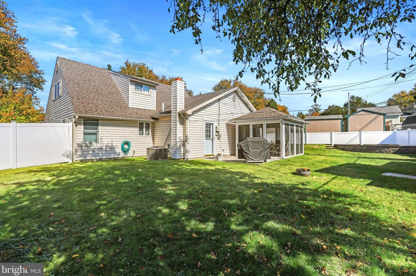 6 Quarter Turn, Levittown PA 19057-1935 exterior