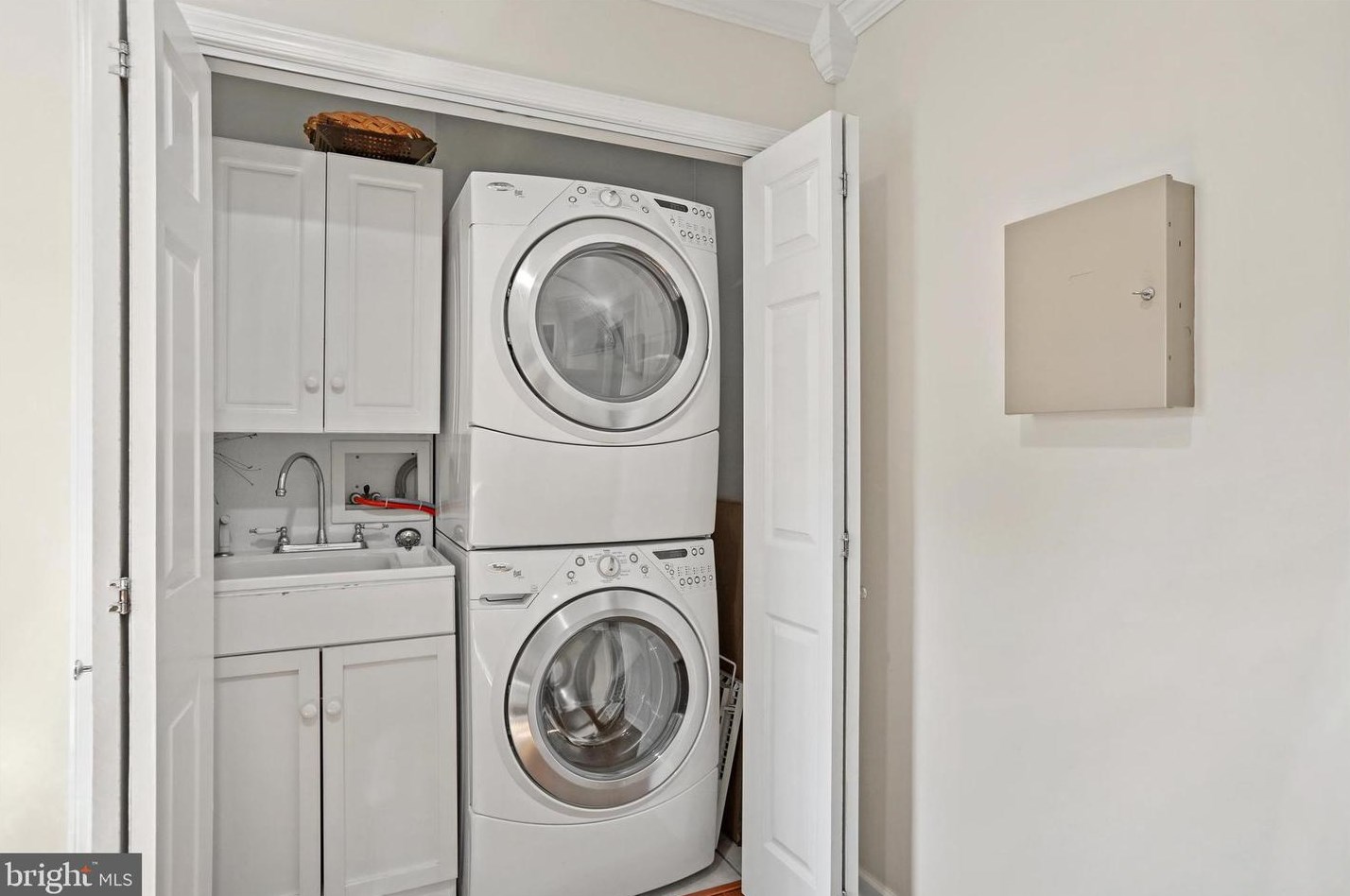 6 Quarter Turn, Levittown PA 19057-1935 exterior