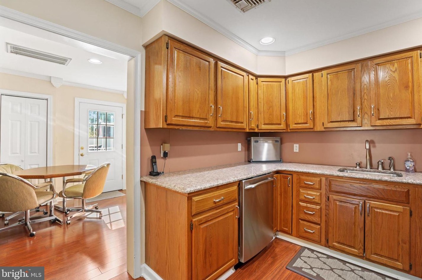 6 Quarter Turn, Levittown PA 19057-1935 exterior