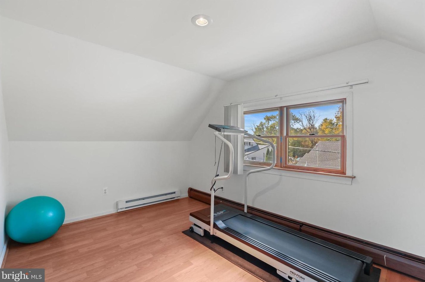 6 Quarter Turn, Levittown PA 19057-1935 exterior