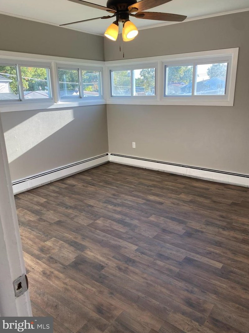 5 Tapered Oak Ln, Levittown PA  19054-2223 exterior