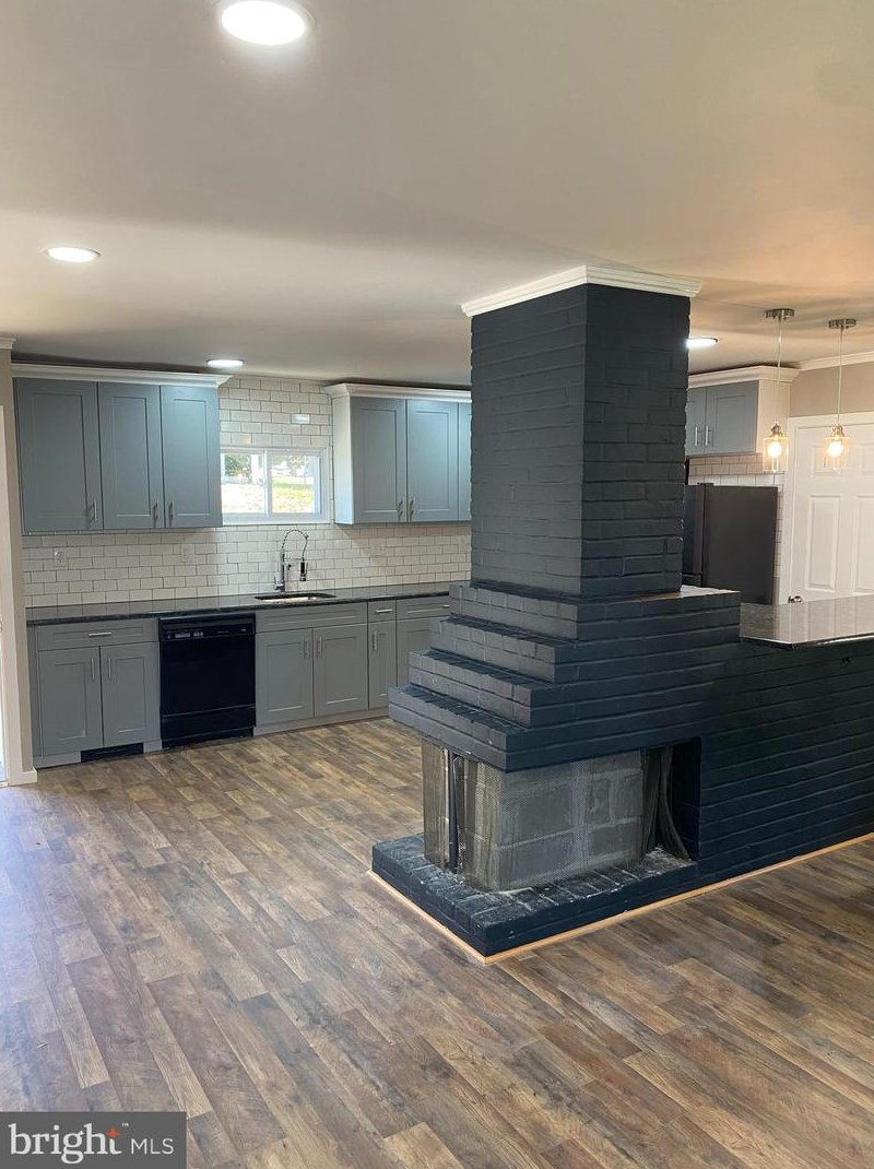 5 Tapered Oak Ln, Levittown PA  19054-2223 exterior