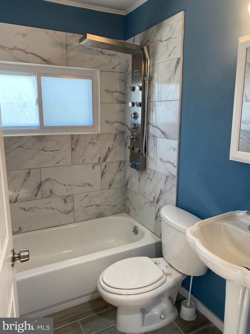 5 Tapered Oak Ln, Levittown PA  19054-2223 exterior