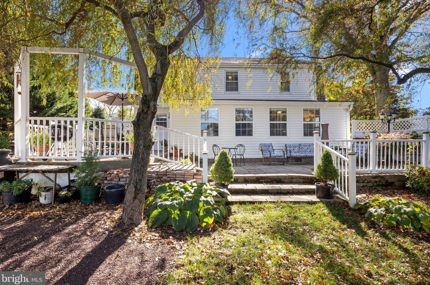 107 Frost Ln, Upper Makefield PA 18940-2010 exterior