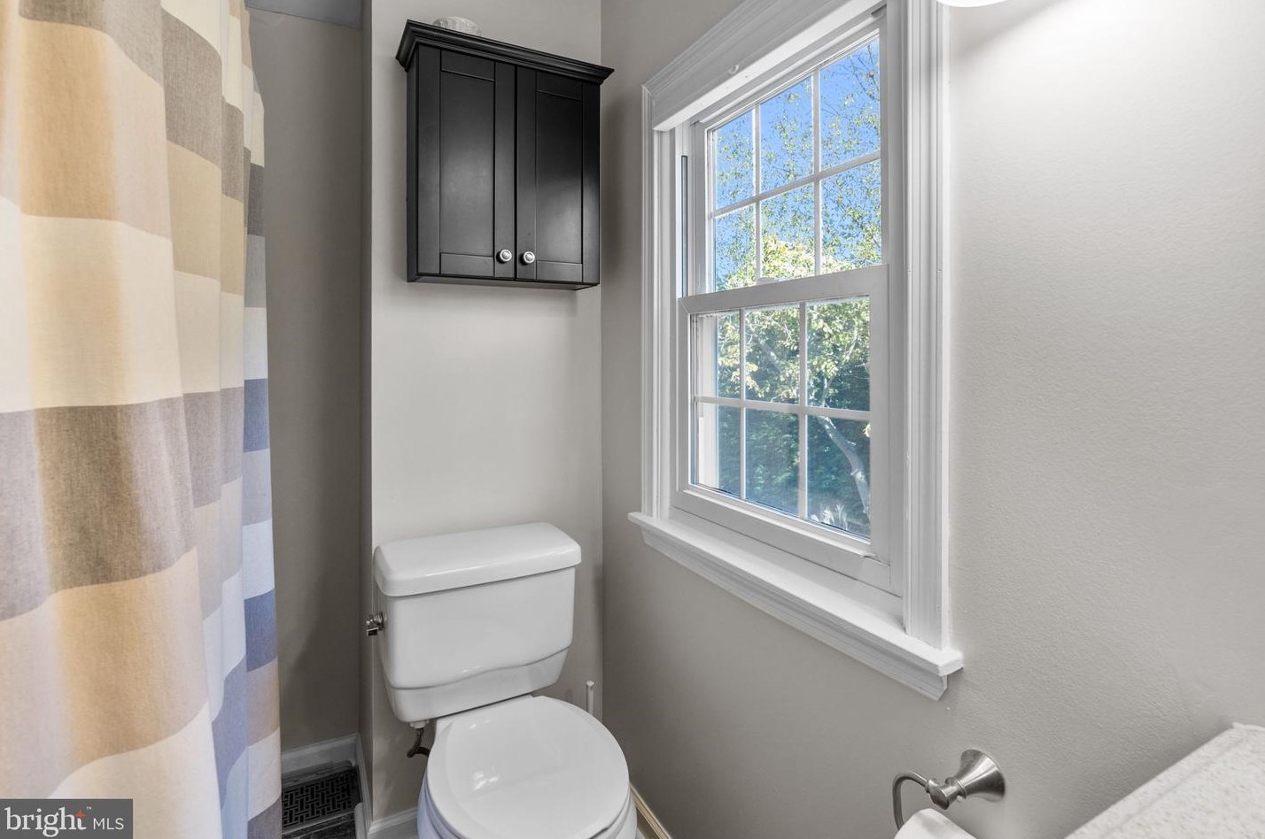 107 Frost Ln, Upper Makefield PA 18940-2010 exterior