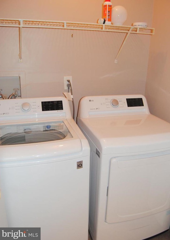 62 Ardsley Ct, Upper Makefield PA  18940-2309 exterior