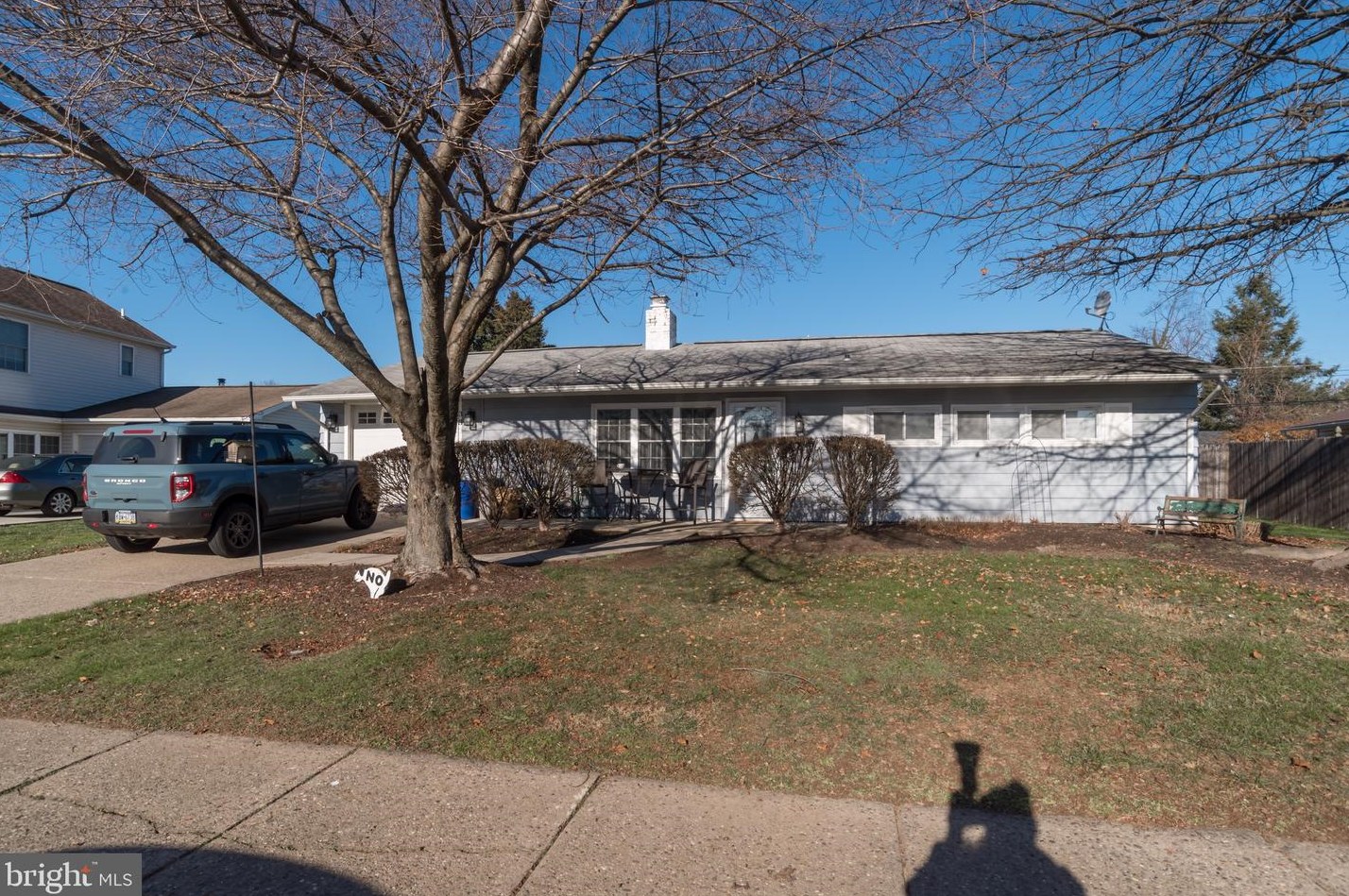 33 Palm Ln, Levittown PA  19054-3601 exterior