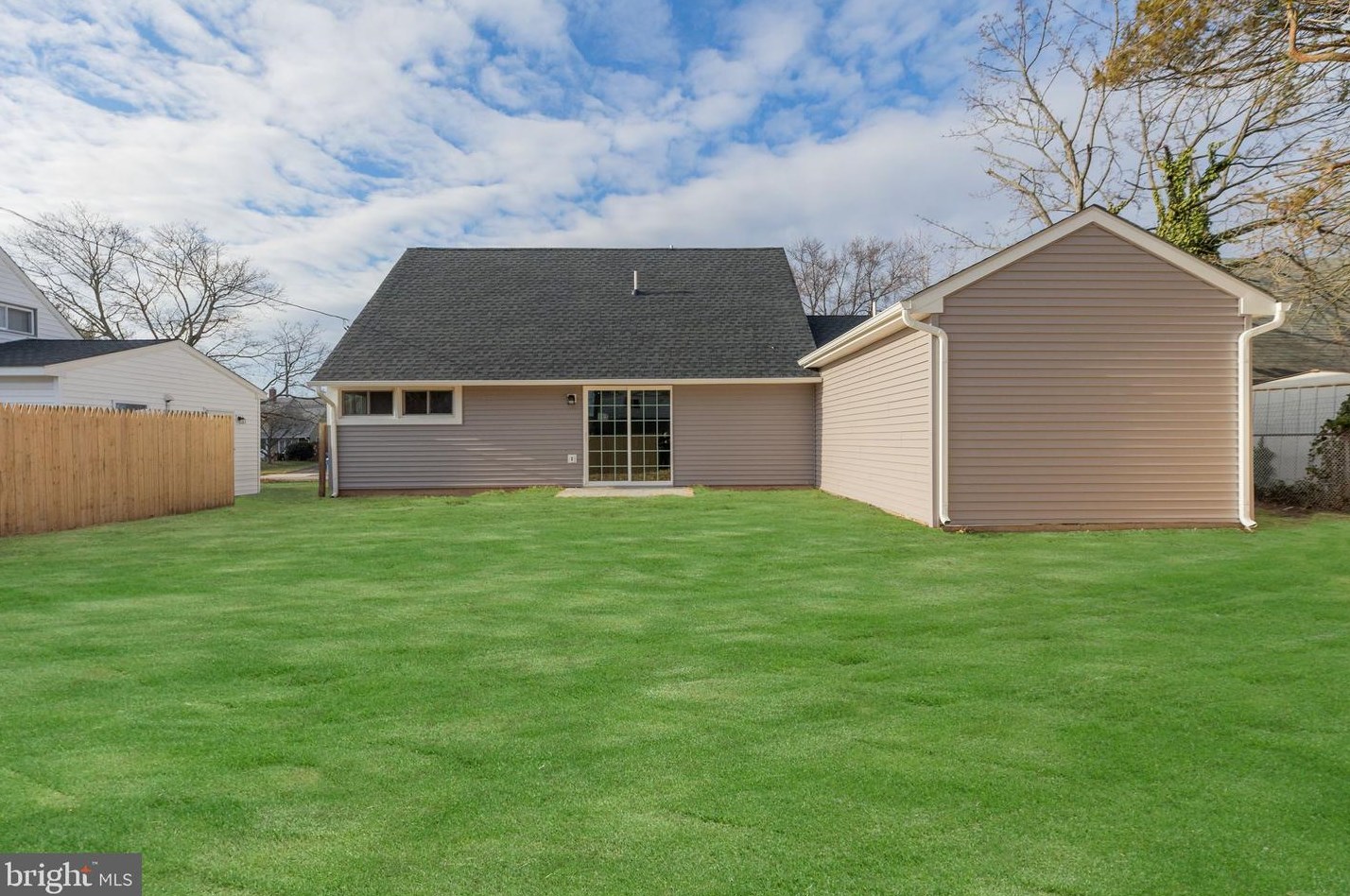 16 Goldengate Rd, Levittown PA  19057-3318 exterior
