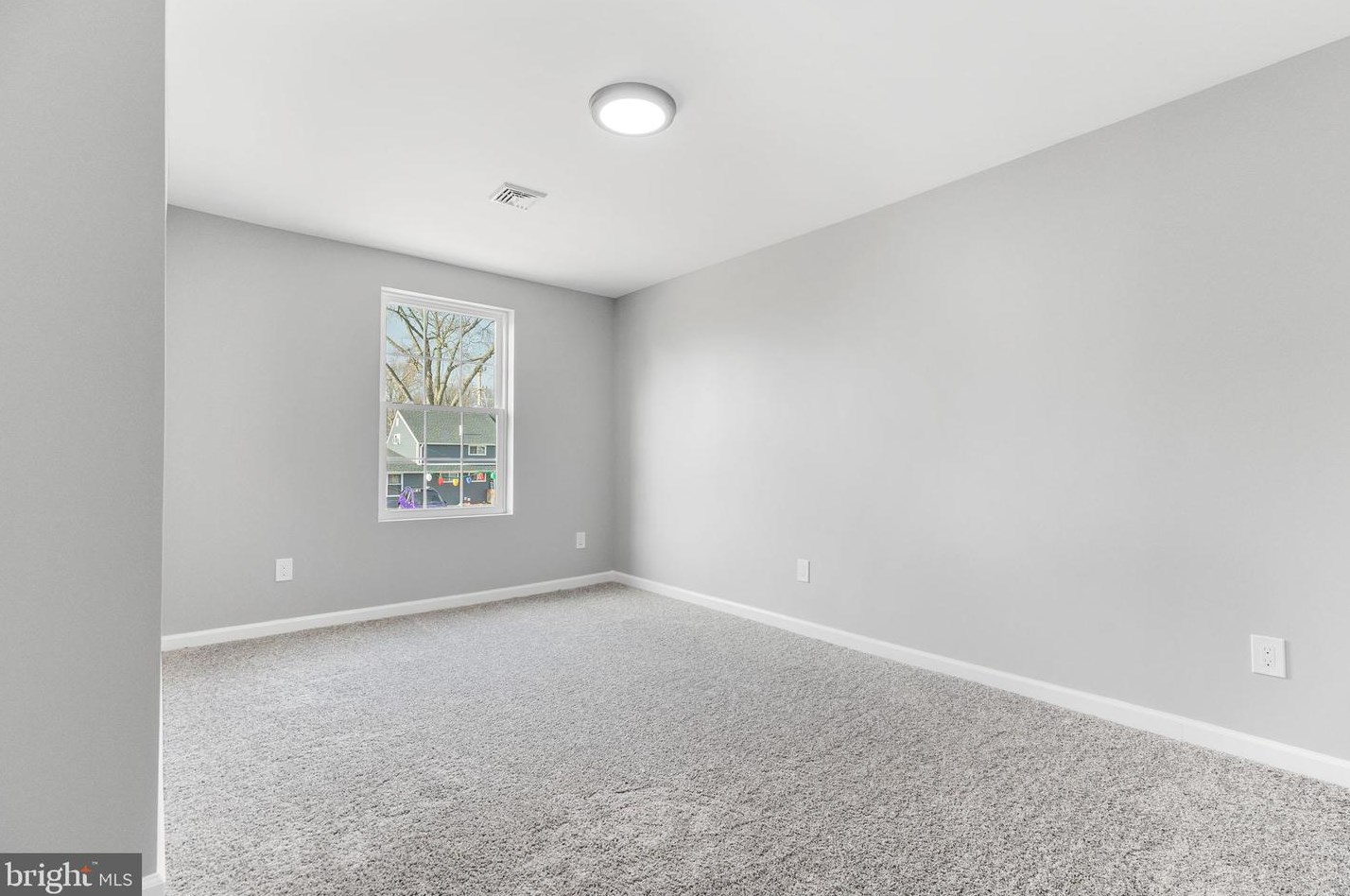 16 Goldengate Rd, Levittown PA  19057-3318 exterior