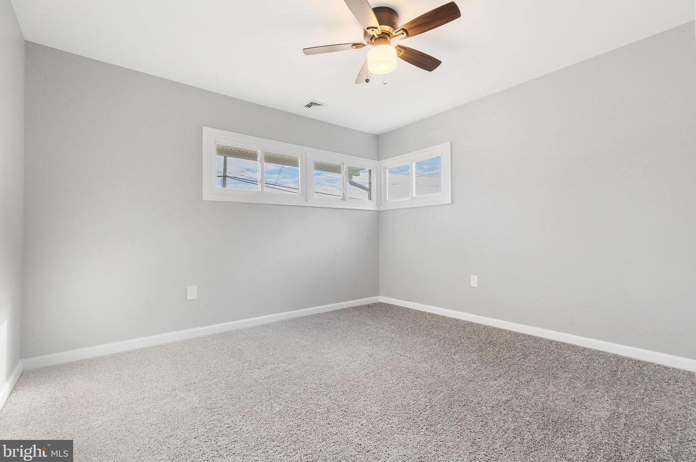16 Goldengate Rd, Levittown PA  19057-3318 exterior