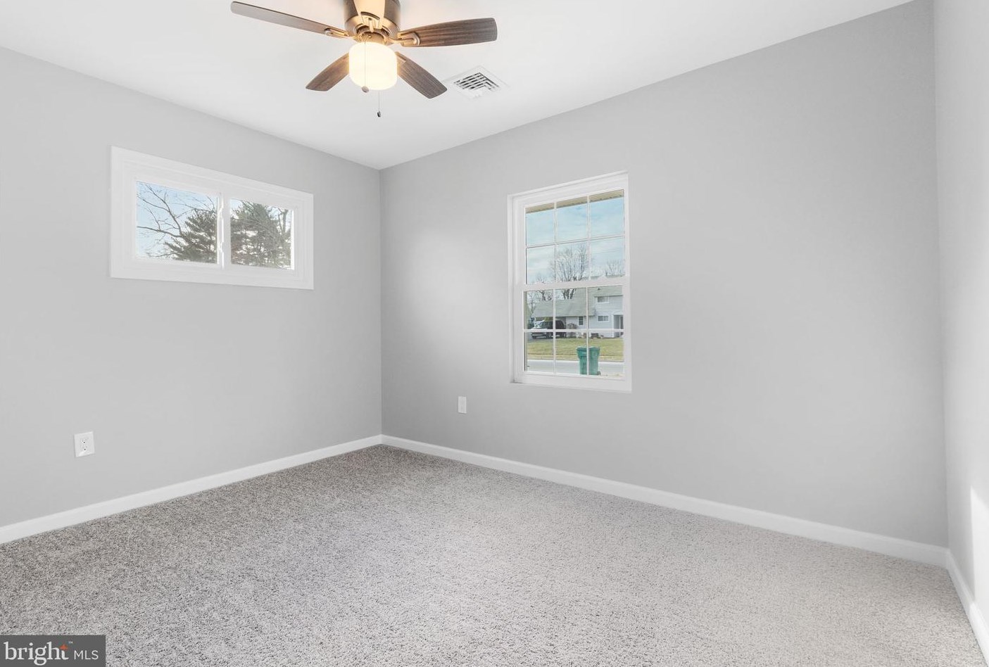 16 Goldengate Rd, Levittown PA  19057-3318 exterior