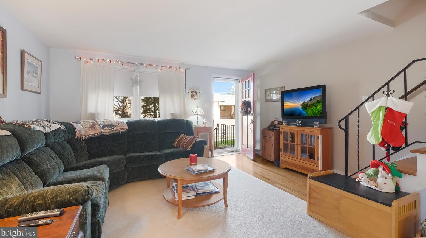 220 Shewell Ave, Gardenville PA  18901-3706 exterior