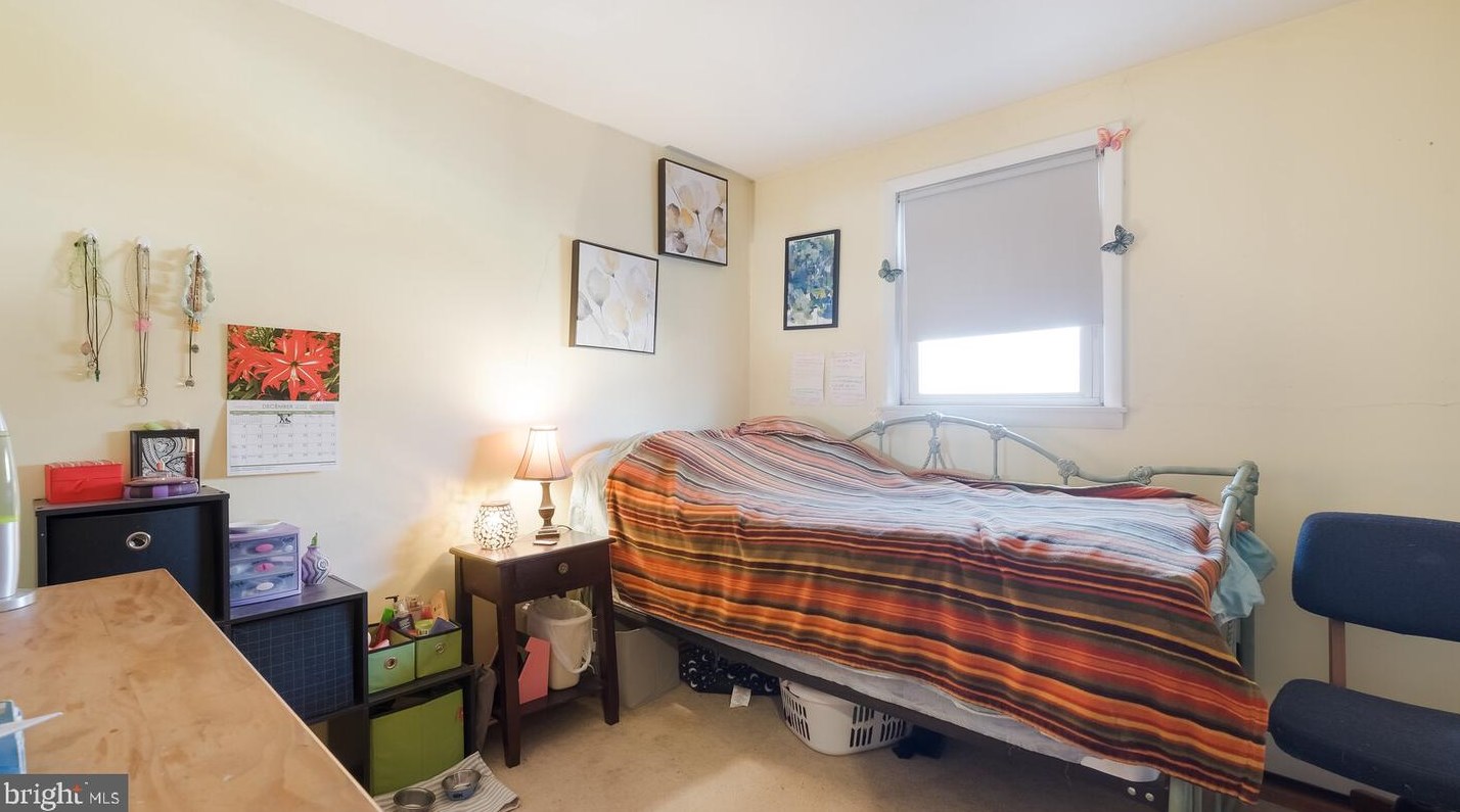 220 Shewell Ave, Gardenville PA  18901-3706 exterior