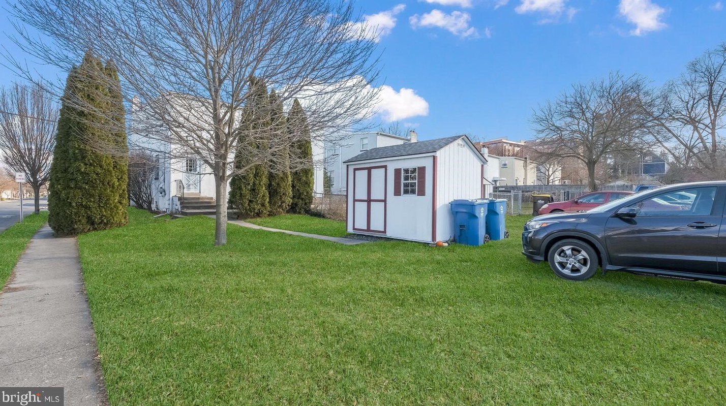 220 Shewell Ave, Gardenville PA  18901-3706 exterior