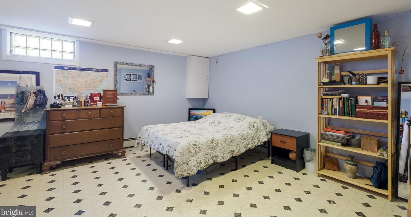 220 Shewell Ave, Gardenville PA  18901-3706 exterior