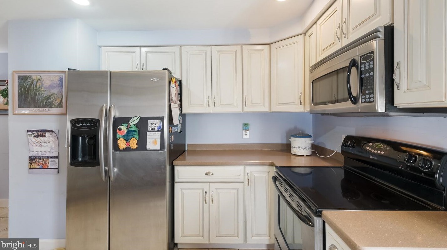 220 Shewell Ave, Gardenville PA  18901-3706 exterior