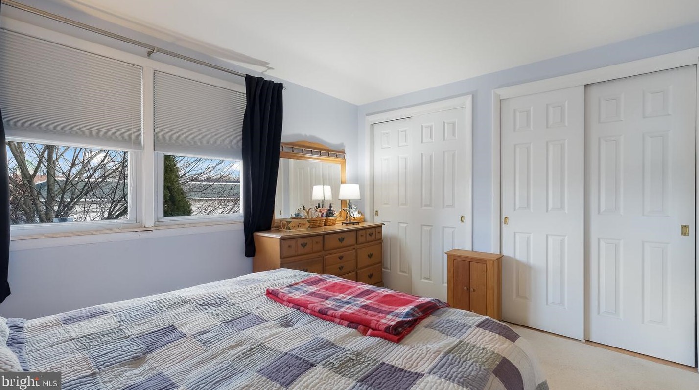 220 Shewell Ave, Gardenville PA  18901-3706 exterior