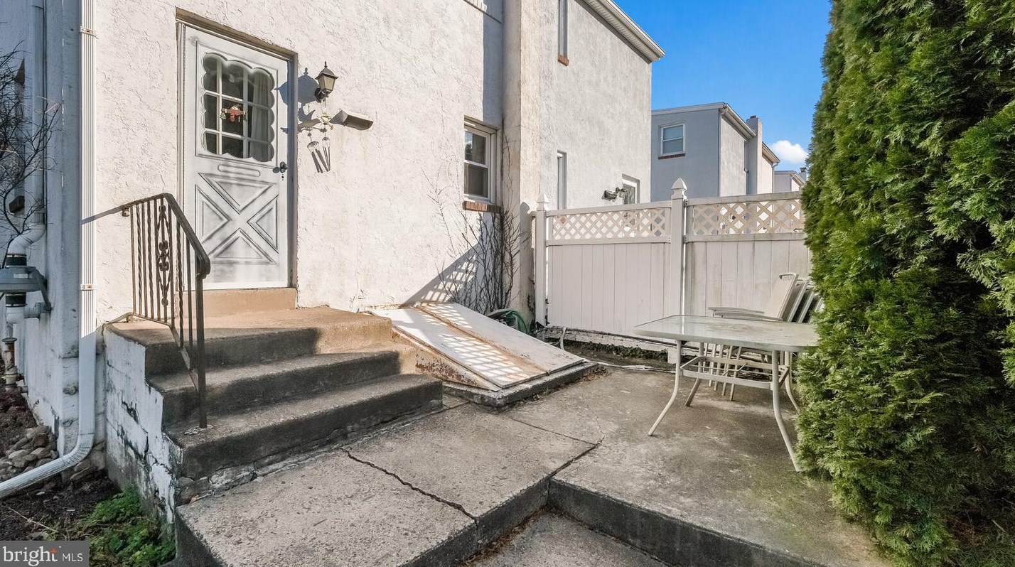 220 Shewell Ave, Gardenville PA  18901-3706 exterior