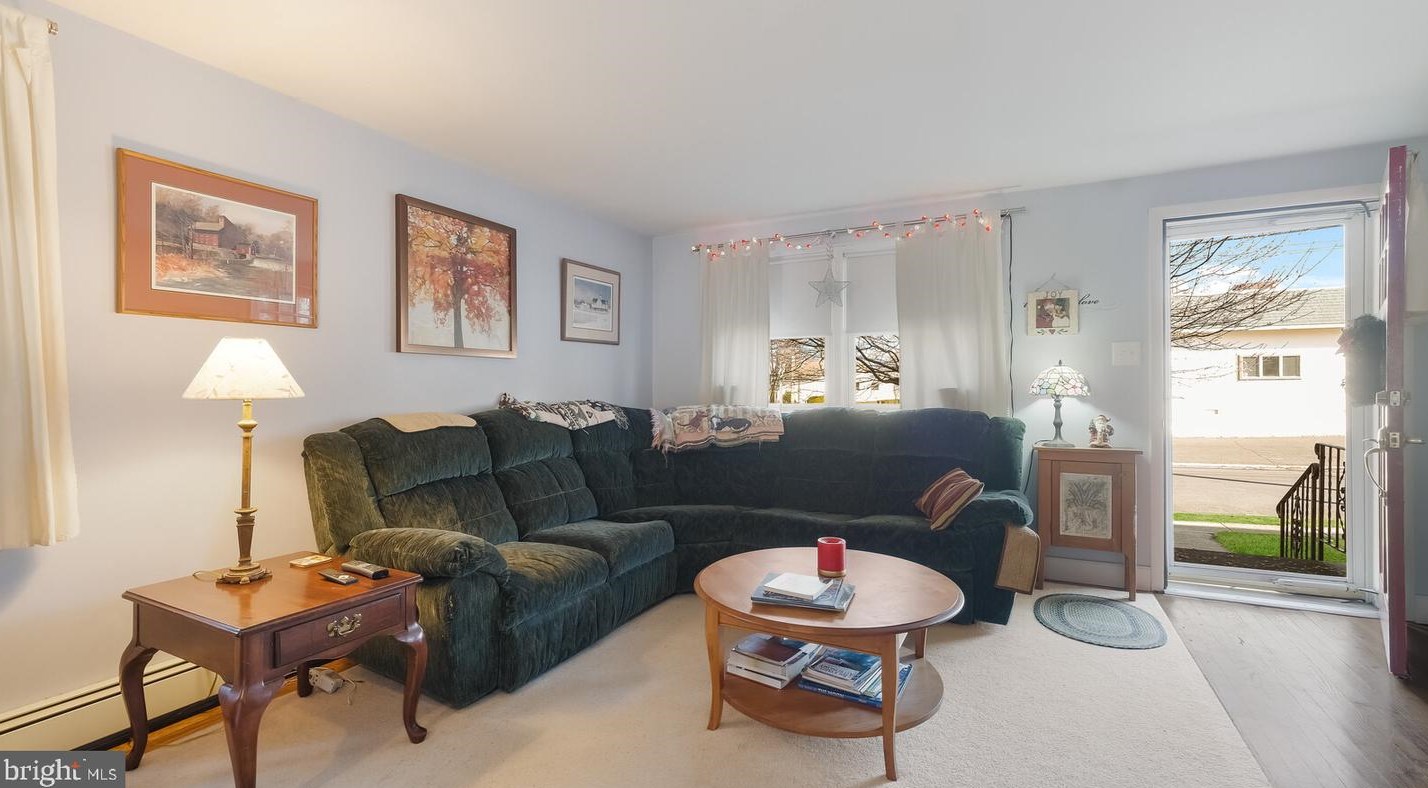 220 Shewell Ave, Gardenville PA  18901-3706 exterior