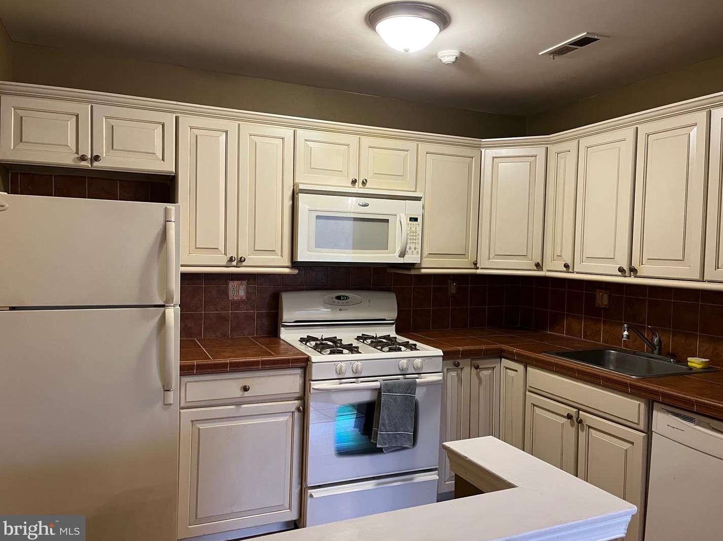 904 Diamond Dr, Upper Makefield PA  18940-2403 exterior