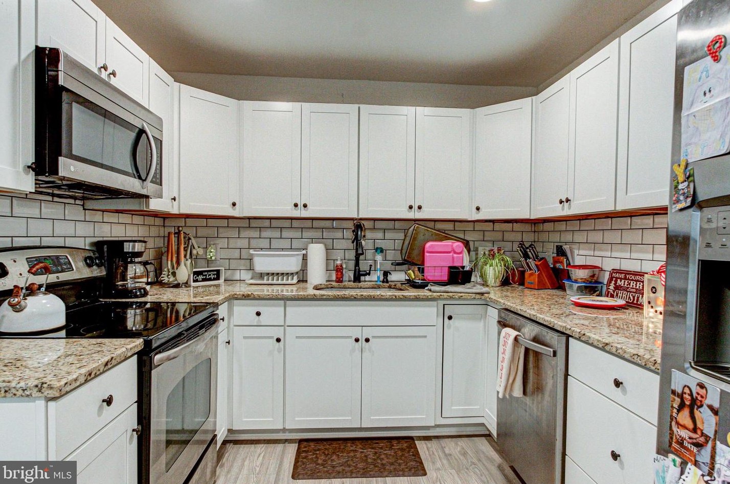 71 Indigo Rd, Levittown PA  19057-2718 exterior
