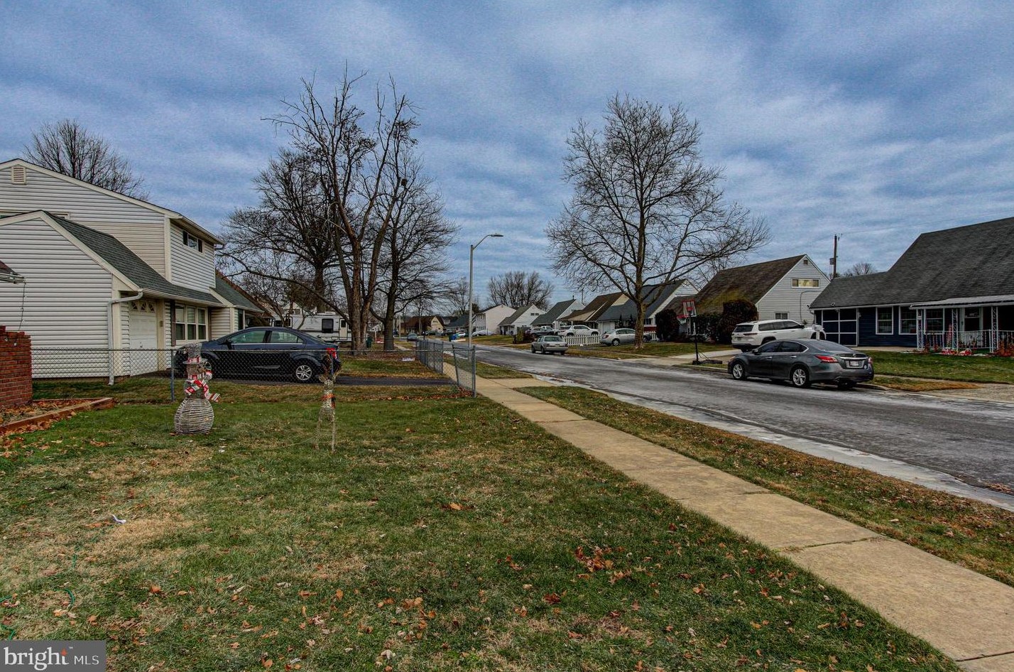 71 Indigo Rd, Levittown PA  19057-2718 exterior