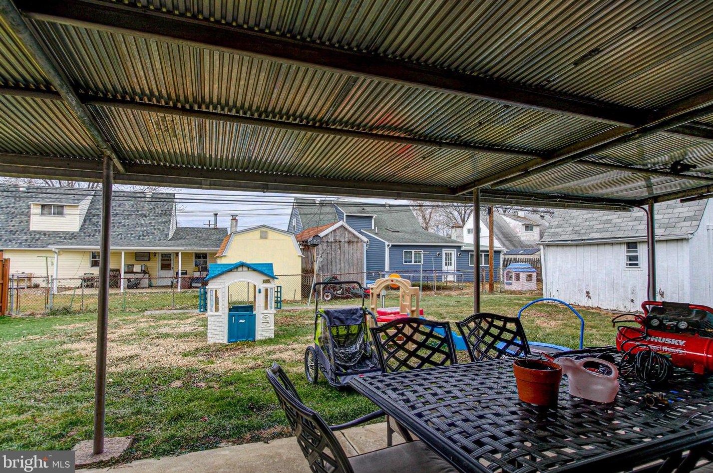 71 Indigo Rd, Levittown PA  19057-2718 exterior