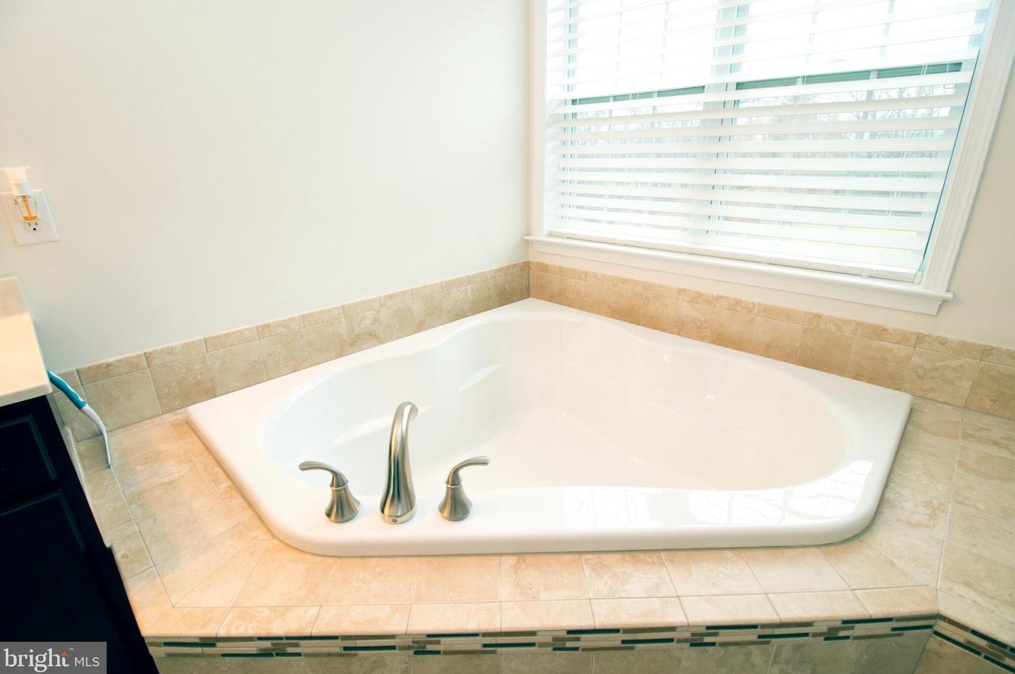 136 Chestnut Ln, Sellersville PA  18960-3802 exterior