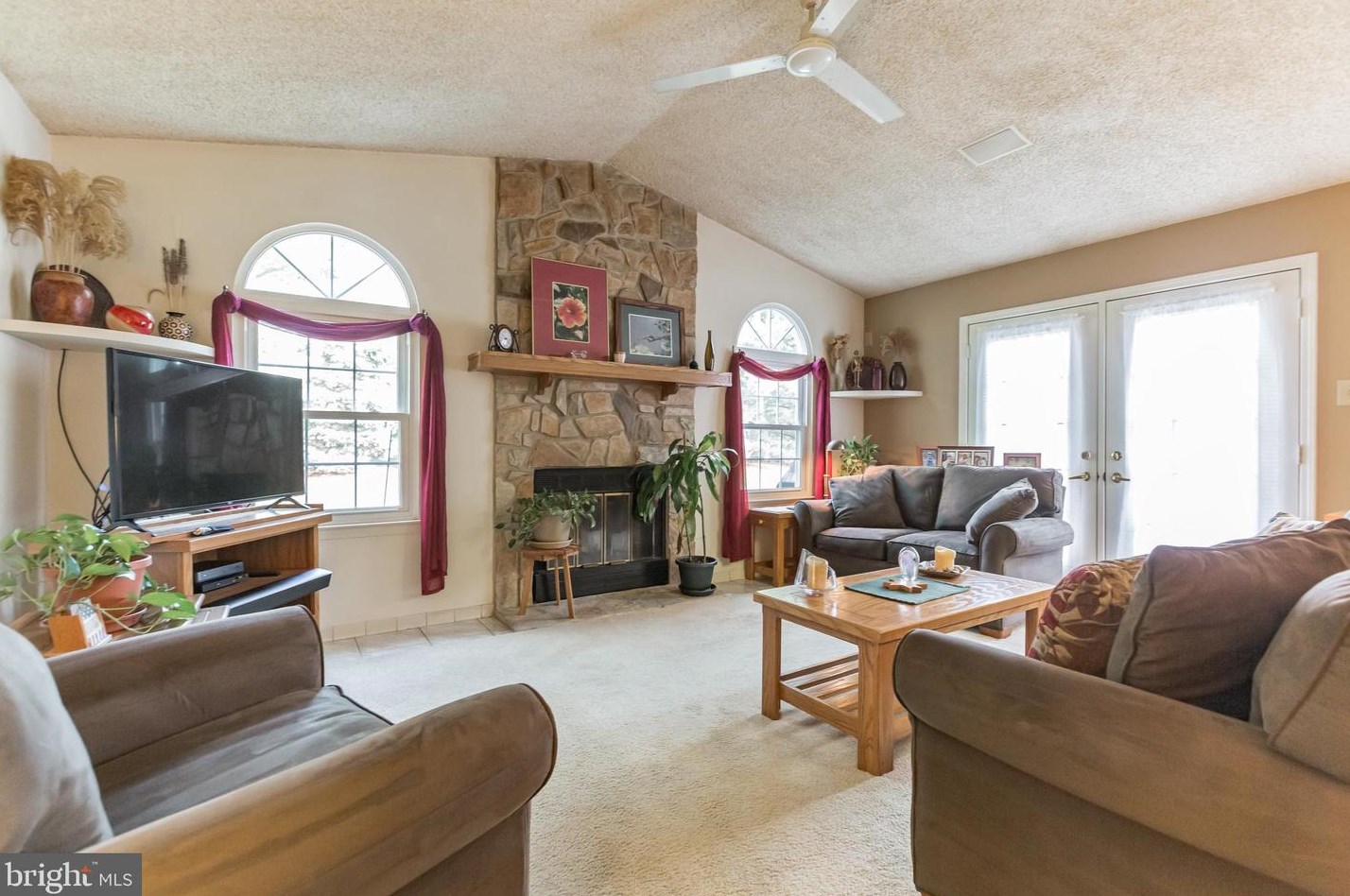 54 Magnolia Dr, Upper Makefield PA  18940-9236 exterior