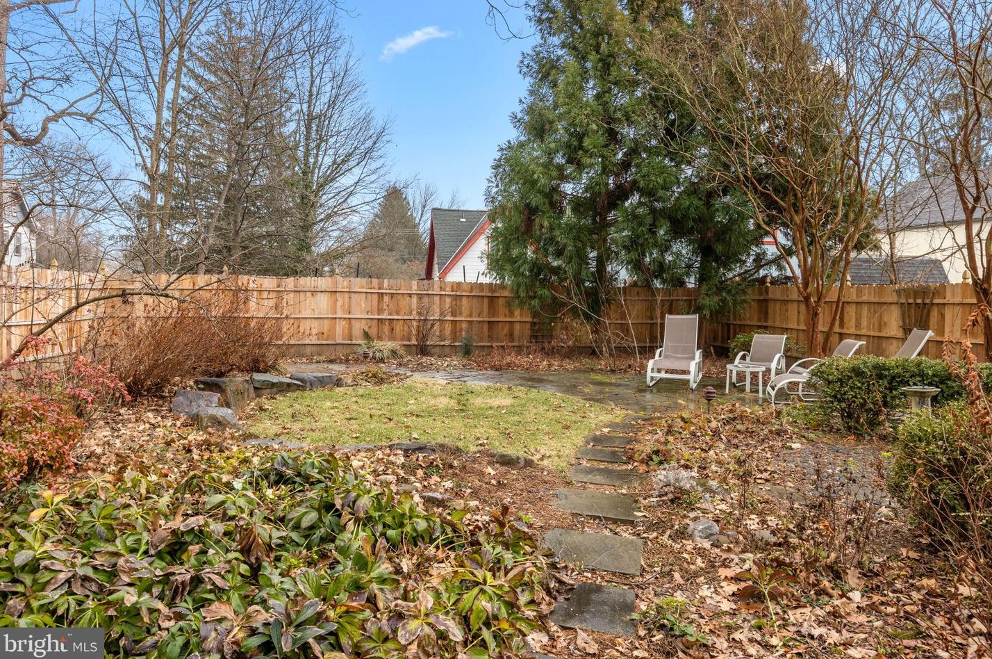 35 Chancellor St, Upper Makefield PA  18940-2107 exterior