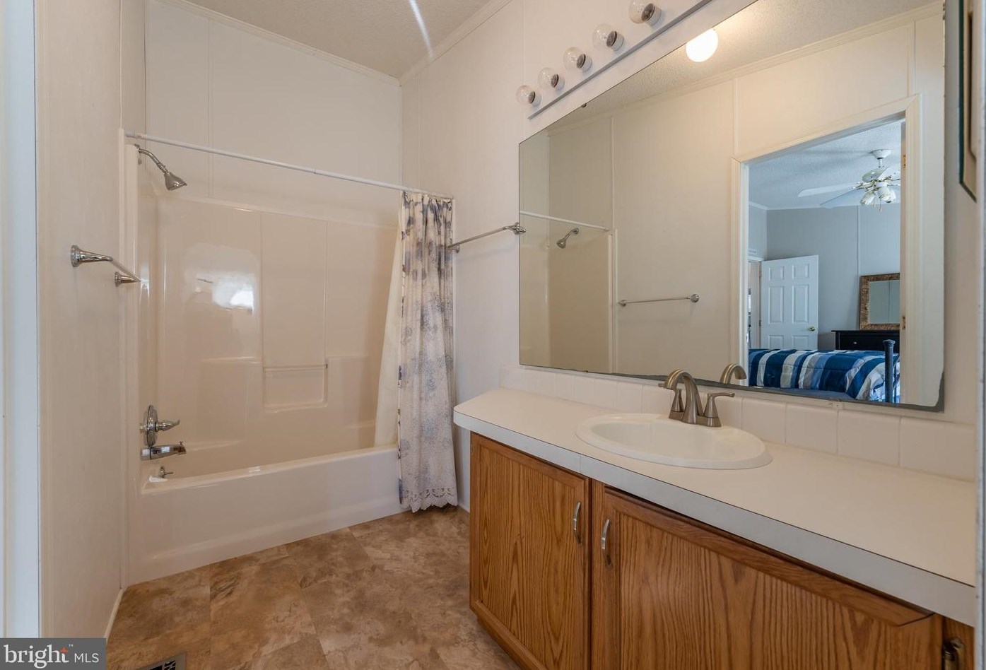 75 Little Farm Ln, Chalfont PA  18914-2233 exterior