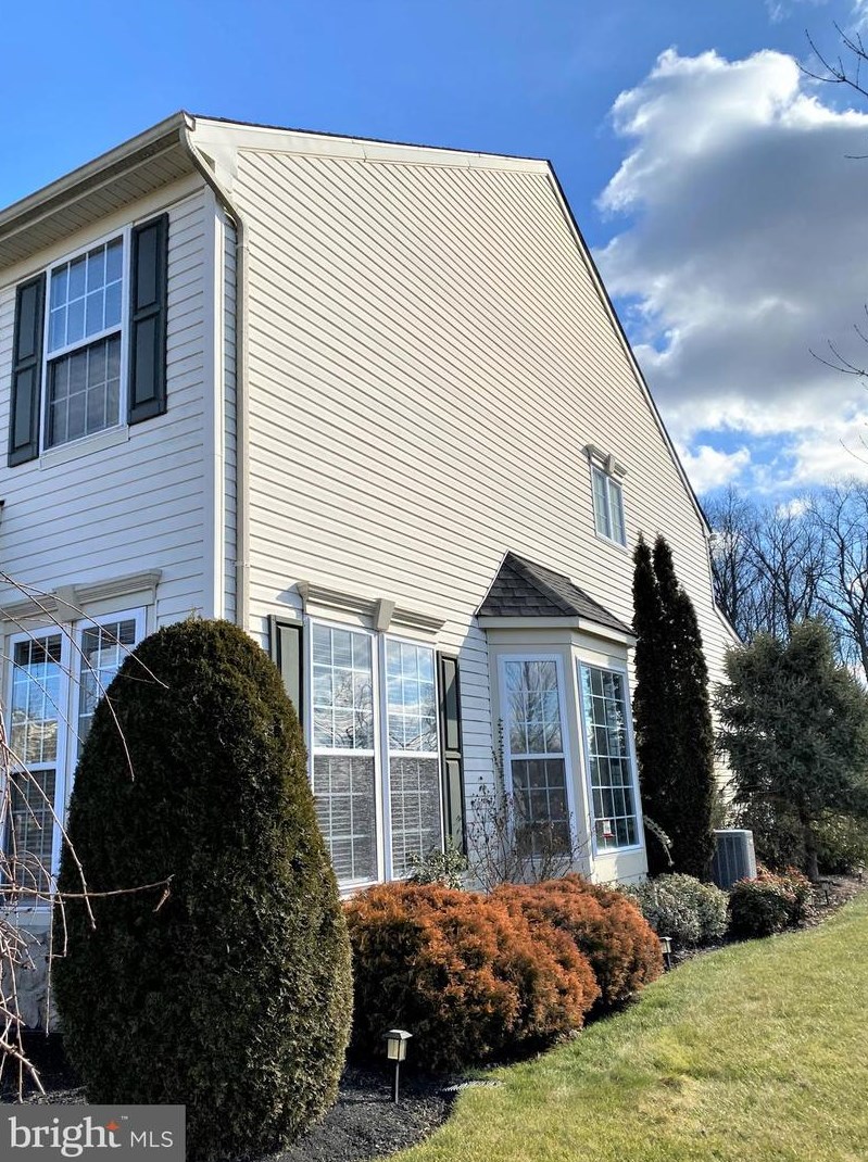 2501 Peachtree Dr, Perkasie PA  18944-5457 exterior