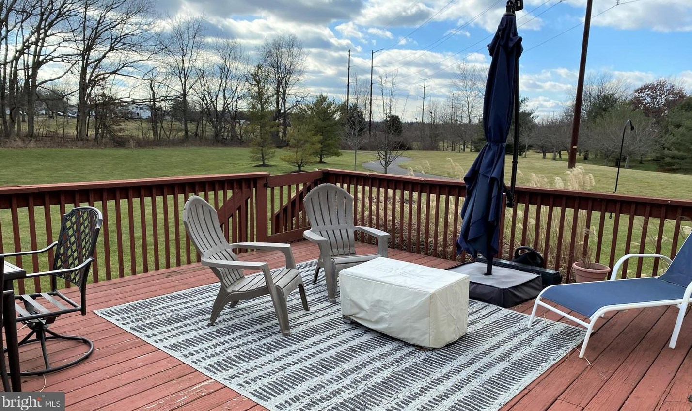 2501 Peachtree Dr, Perkasie PA  18944-5457 exterior