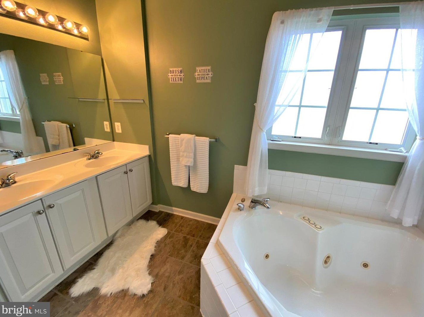 2501 Peachtree Dr, Perkasie PA  18944-5457 exterior