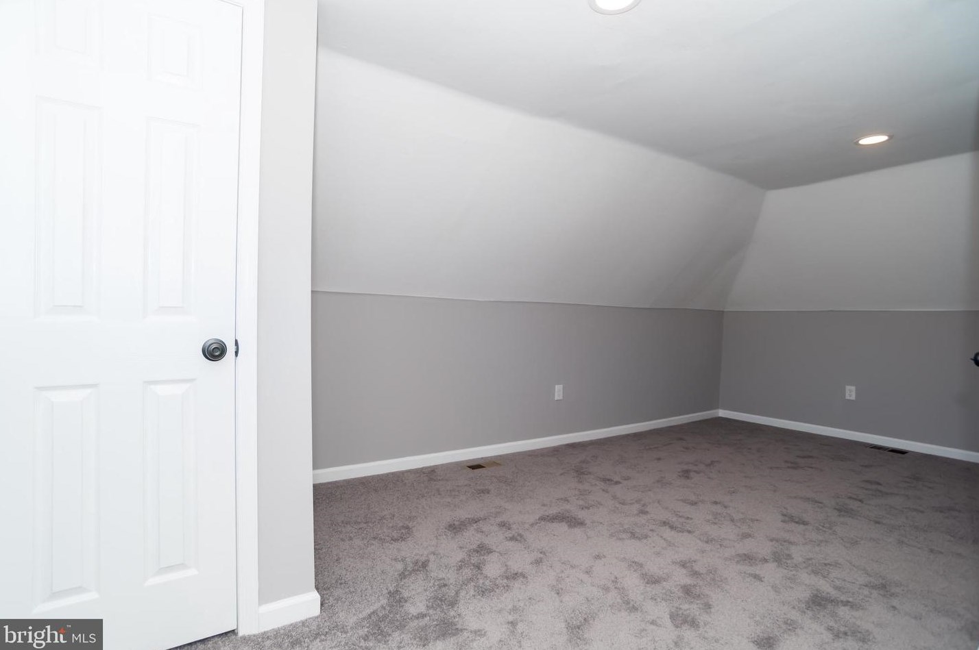 5 Hollyhock Ln, Levittown PA  19055-1319 exterior