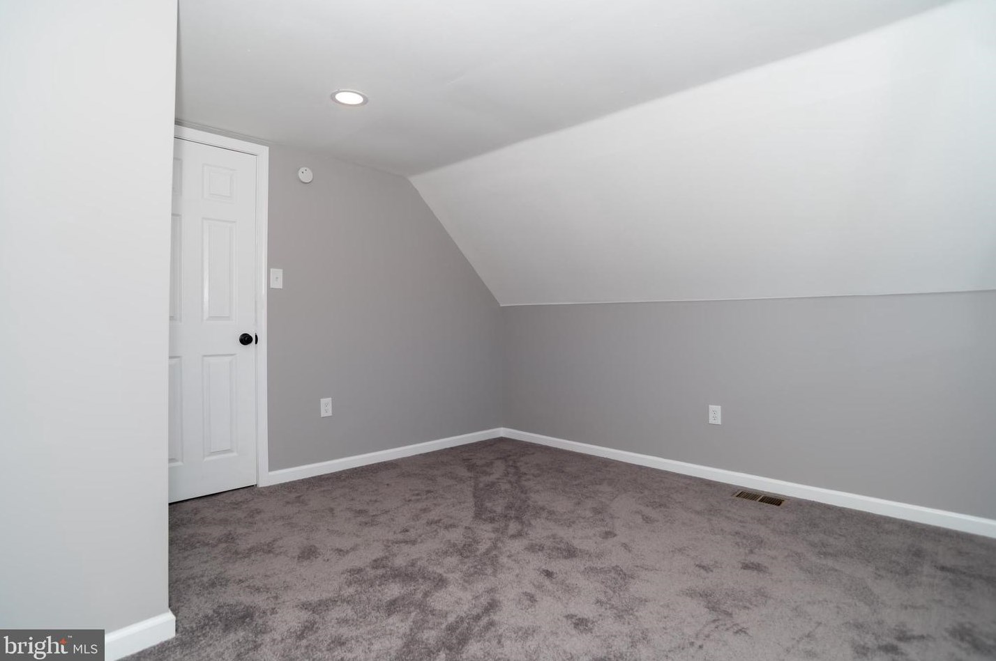 5 Hollyhock Ln, Levittown PA  19055-1319 exterior
