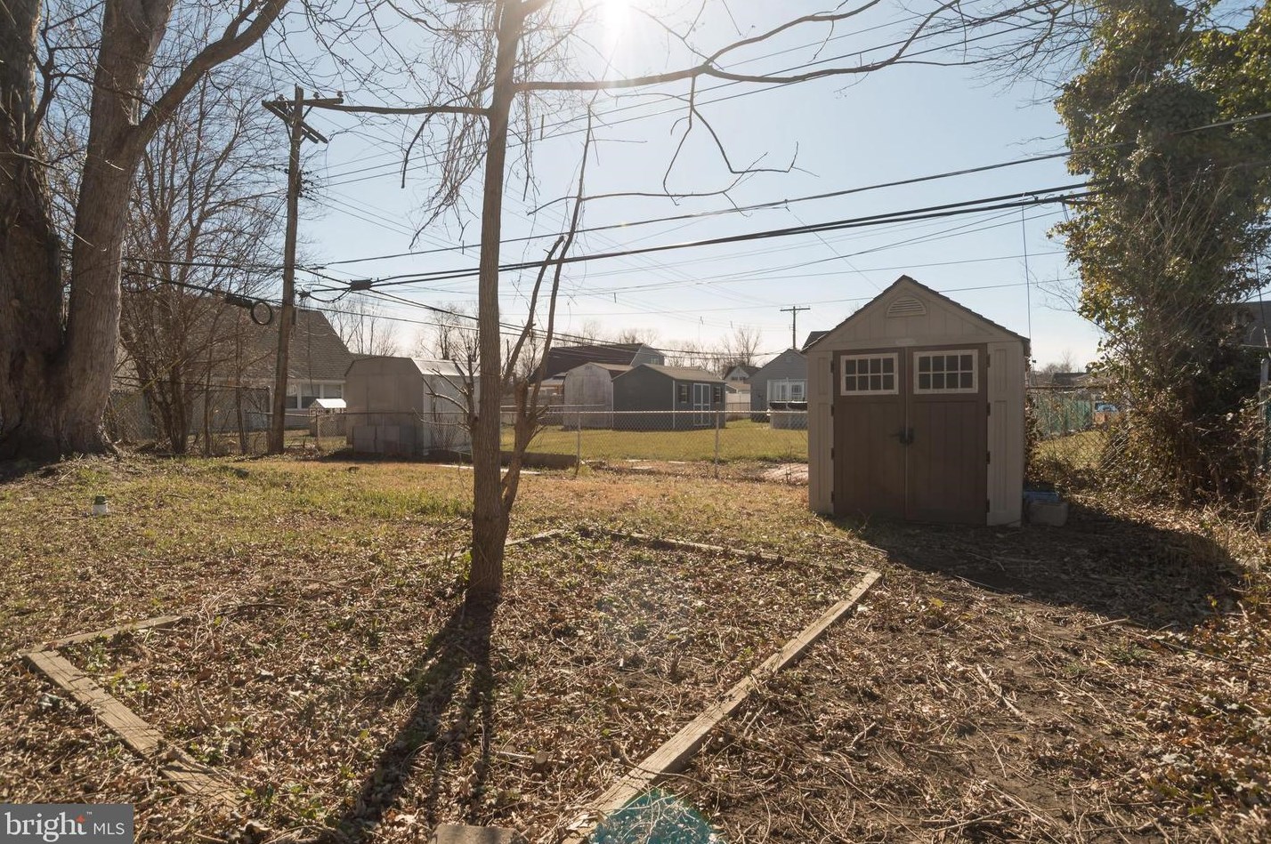 5 Hollyhock Ln, Levittown PA  19055-1319 exterior