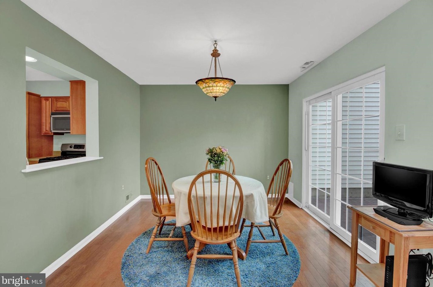 24 Sassafras Cir, Upper Makefield PA  18940-9232 exterior