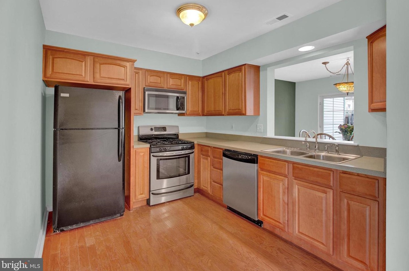 24 Sassafras Cir, Upper Makefield PA  18940-9232 exterior